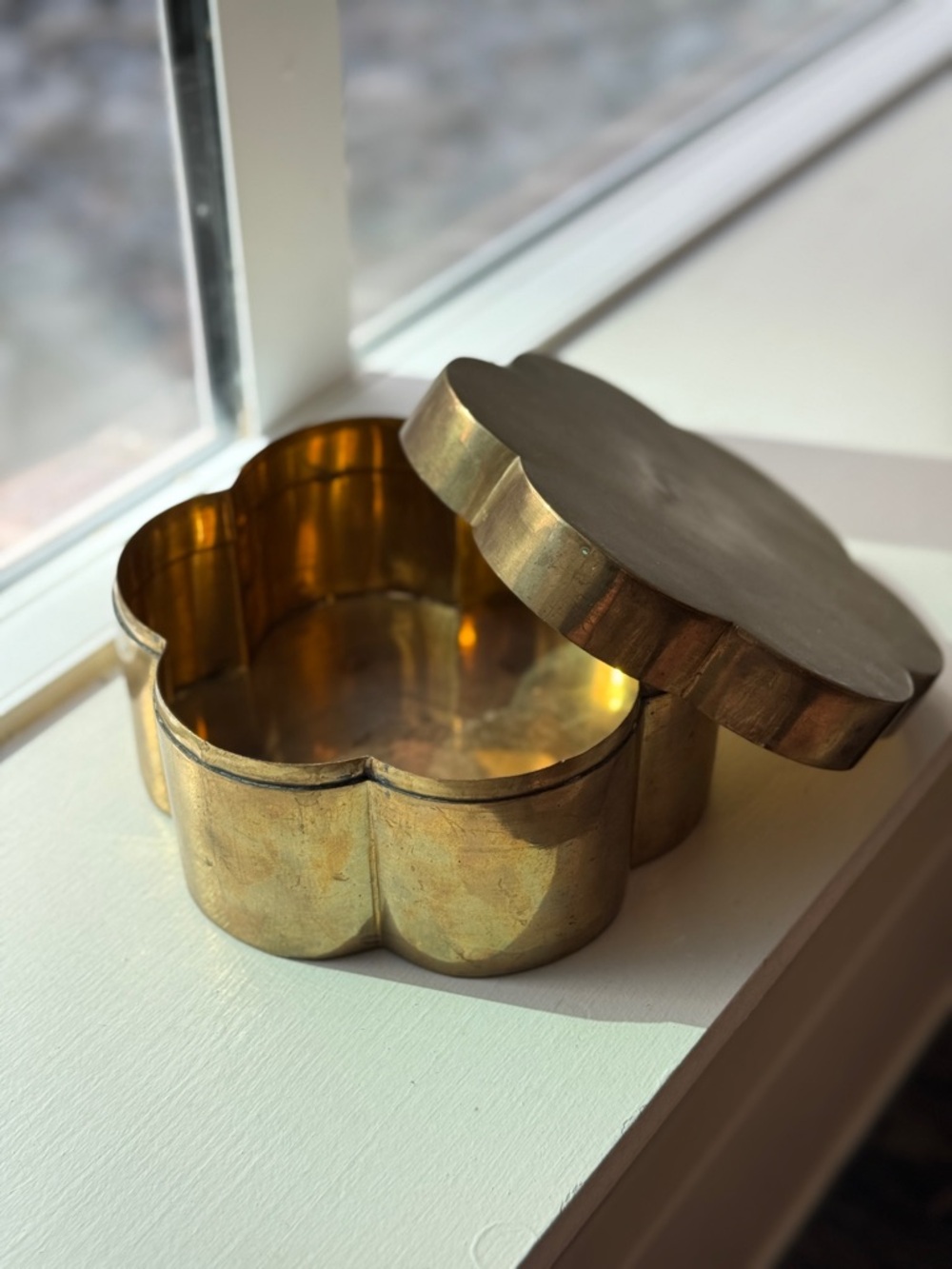 VTG 1950s MCM Brass Flower shaped Decorative Trinket Box Vintage Solid Brass